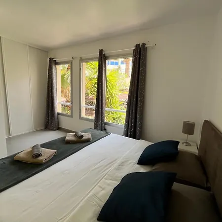 Elegante Con Vista Directa Al Mar Apartmán