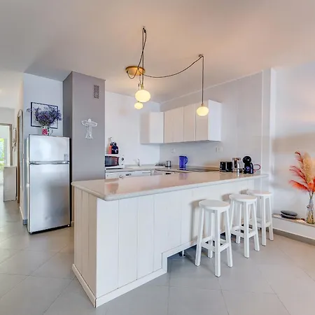 Elegante Con Vista Directa Al Mar דירה קיאו סלבאחה